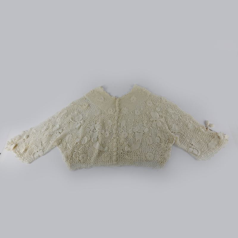 Bolero in Cotone a Celle D'api e Motivi Floreali Ricamato Bianco