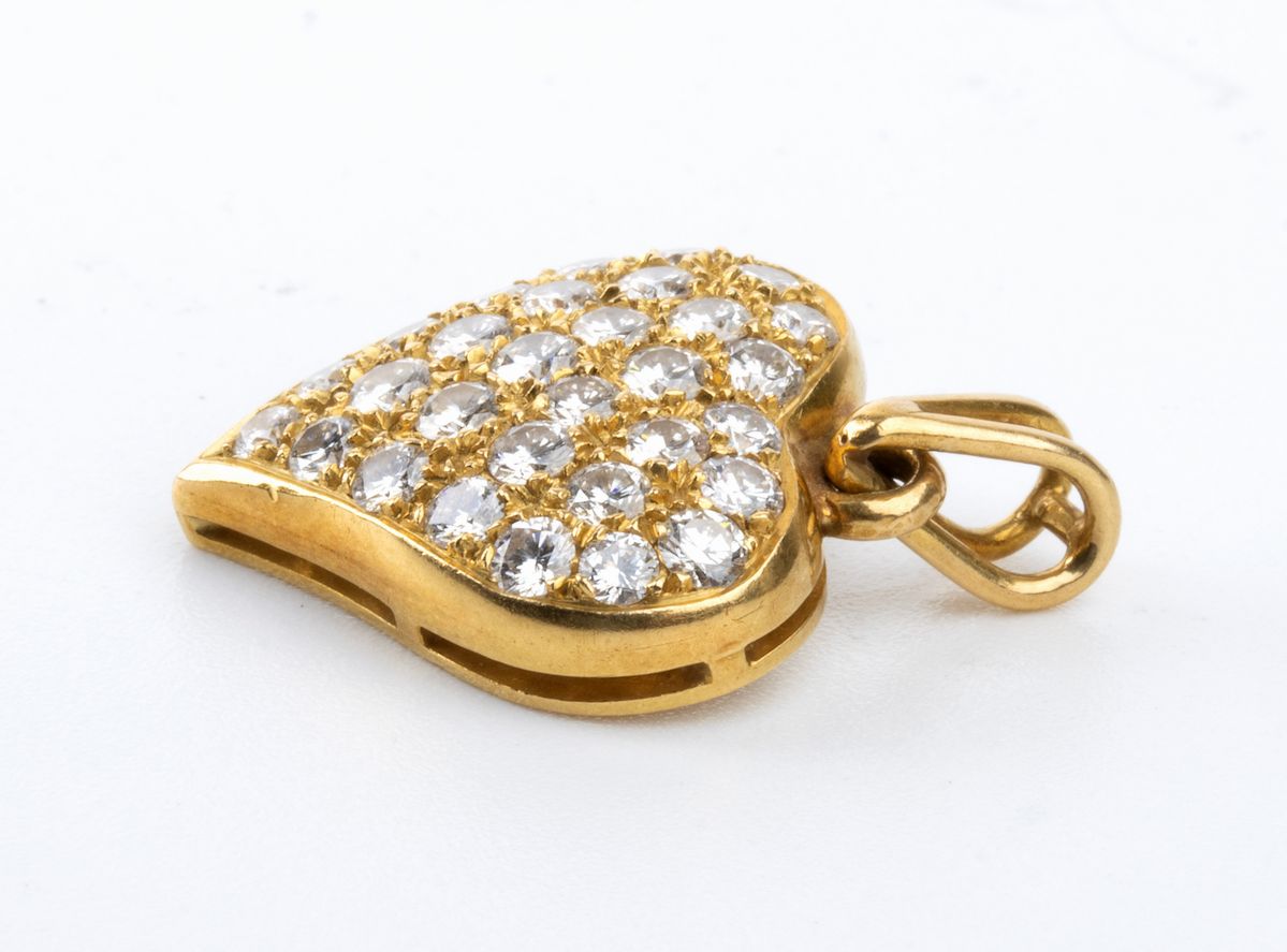 Pendente a Forma di Cuore in Oro e Diamanti