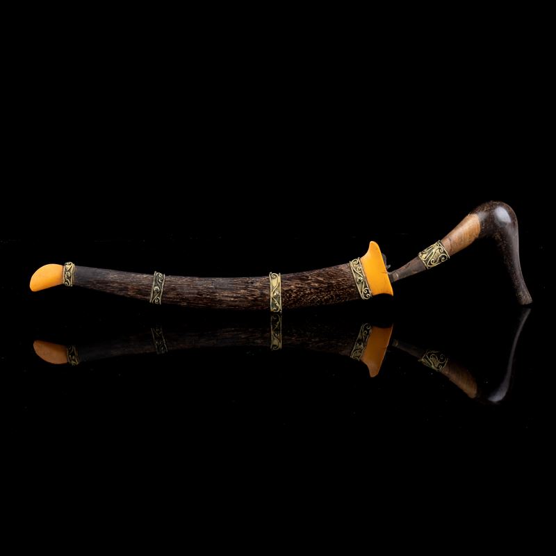 Pugnale con Fodero in Legno e Finimenti in Metallo