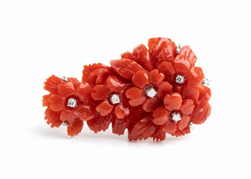 ASCIONE: spilla in oro con fiori in corallo Cerasuolo e diamanti
