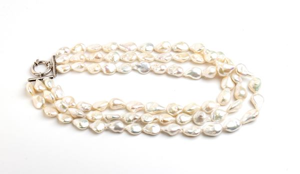 ASCIONE: collana a tre fili di perle di fiume