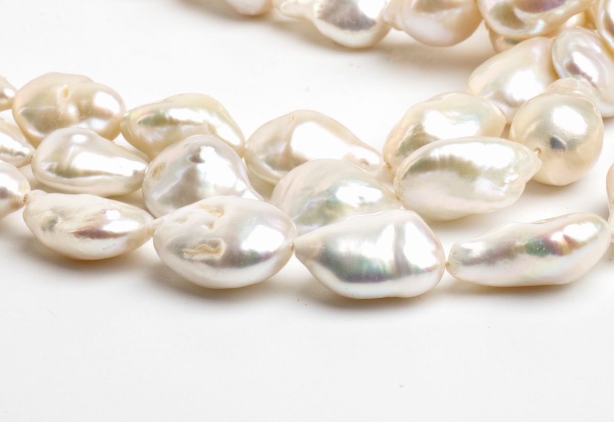 ASCIONE: collana a tre fili di perle di fiume