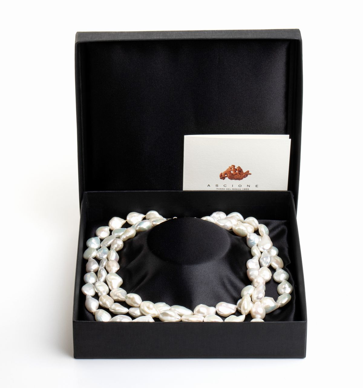 ASCIONE: collana a tre fili di perle di fiume