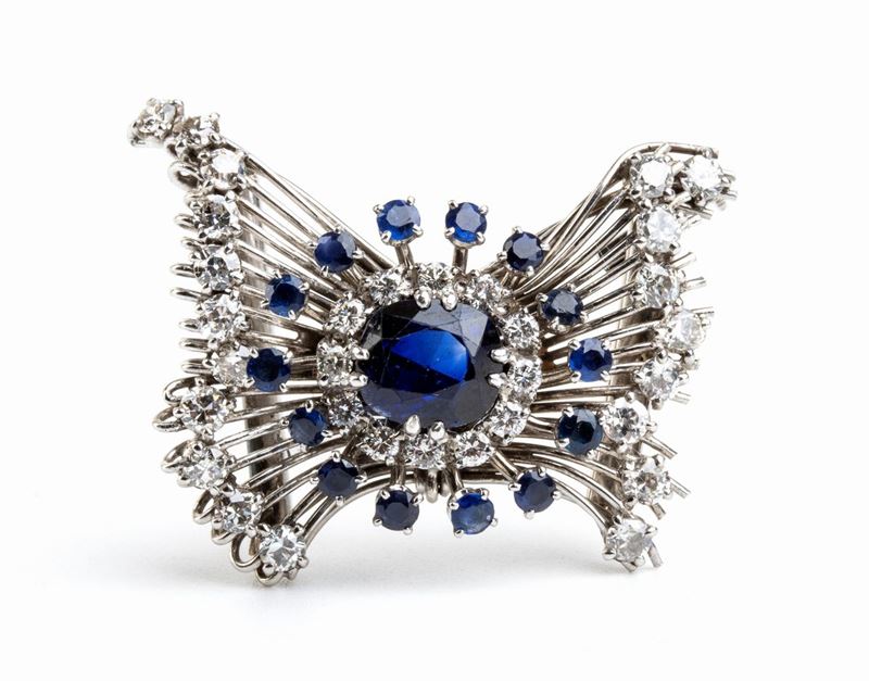 Spilla in oro, motivo a farfalla con zaffiri e diamanti