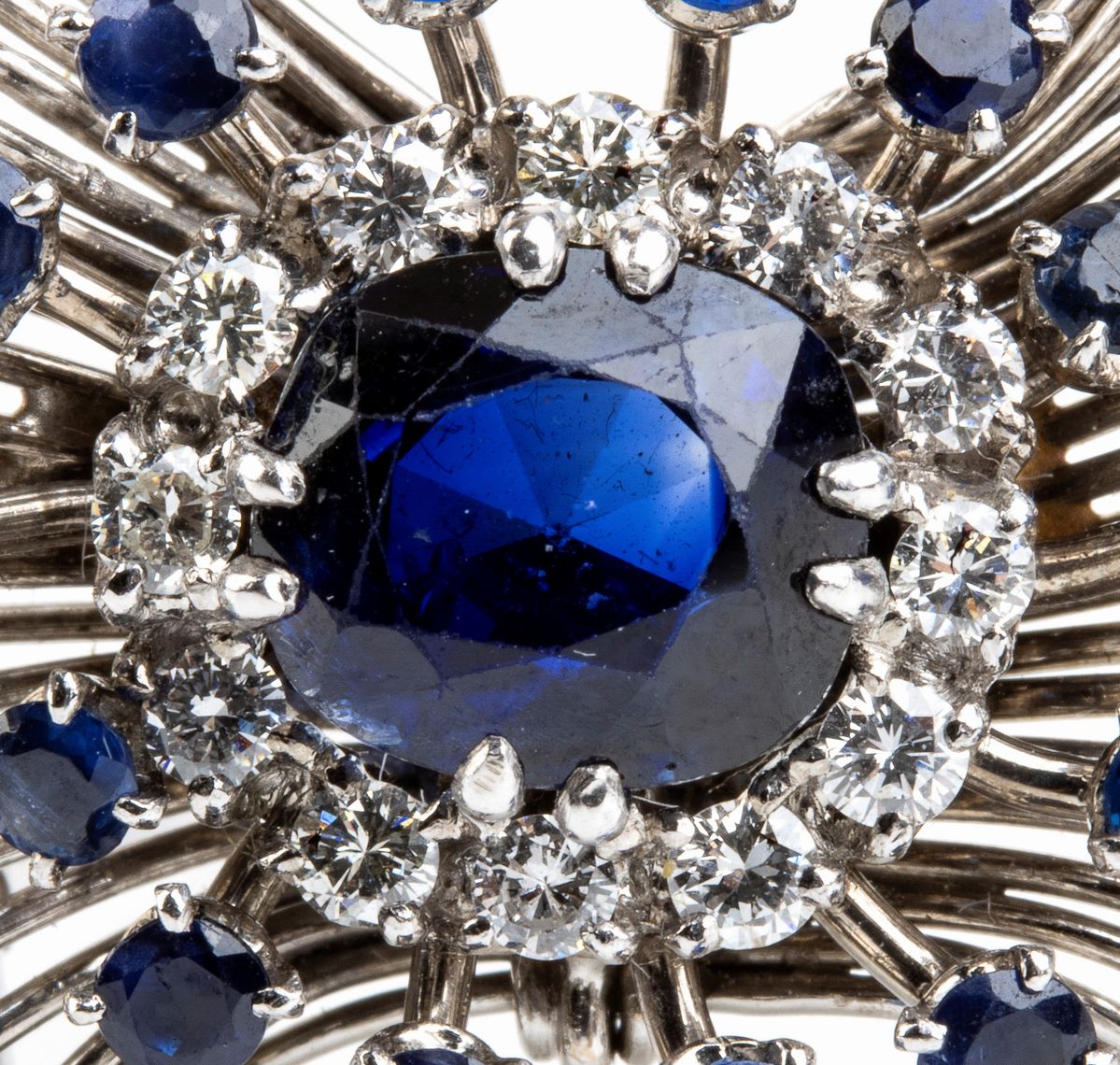 Spilla in oro, motivo a farfalla con zaffiri e diamanti