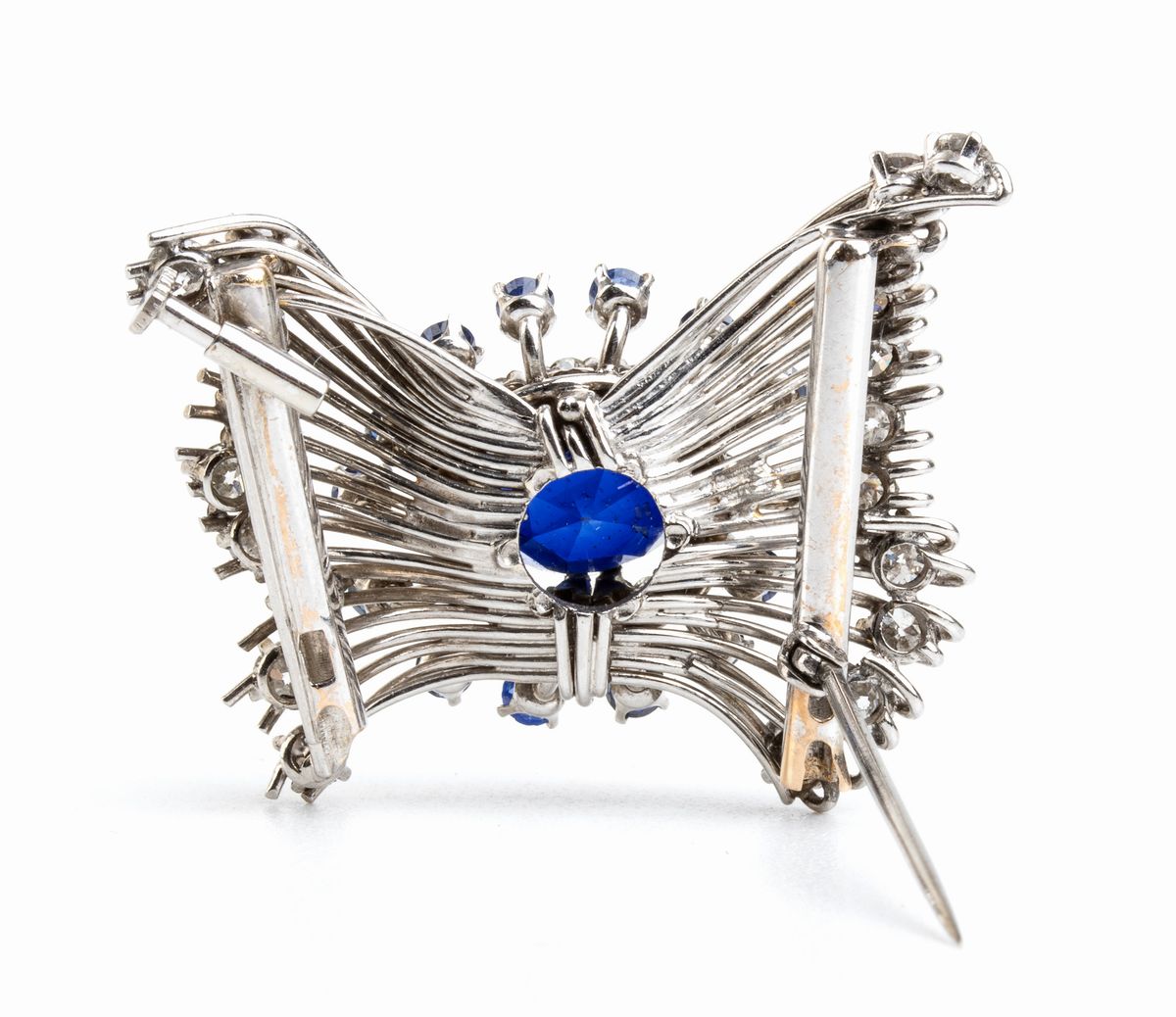 Spilla in oro, motivo a farfalla con zaffiri e diamanti