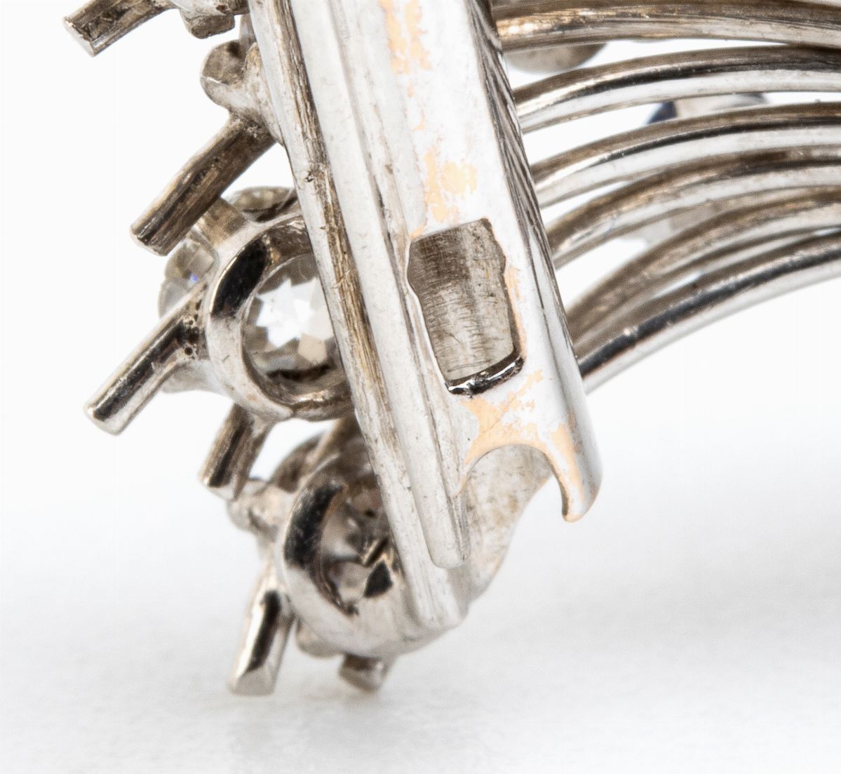 Spilla in oro, motivo a farfalla con zaffiri e diamanti