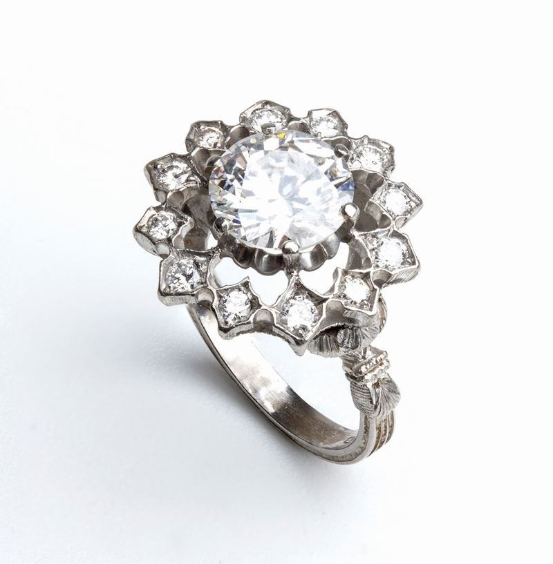 Anello in oro con diamante centrale circa 1.70 ct