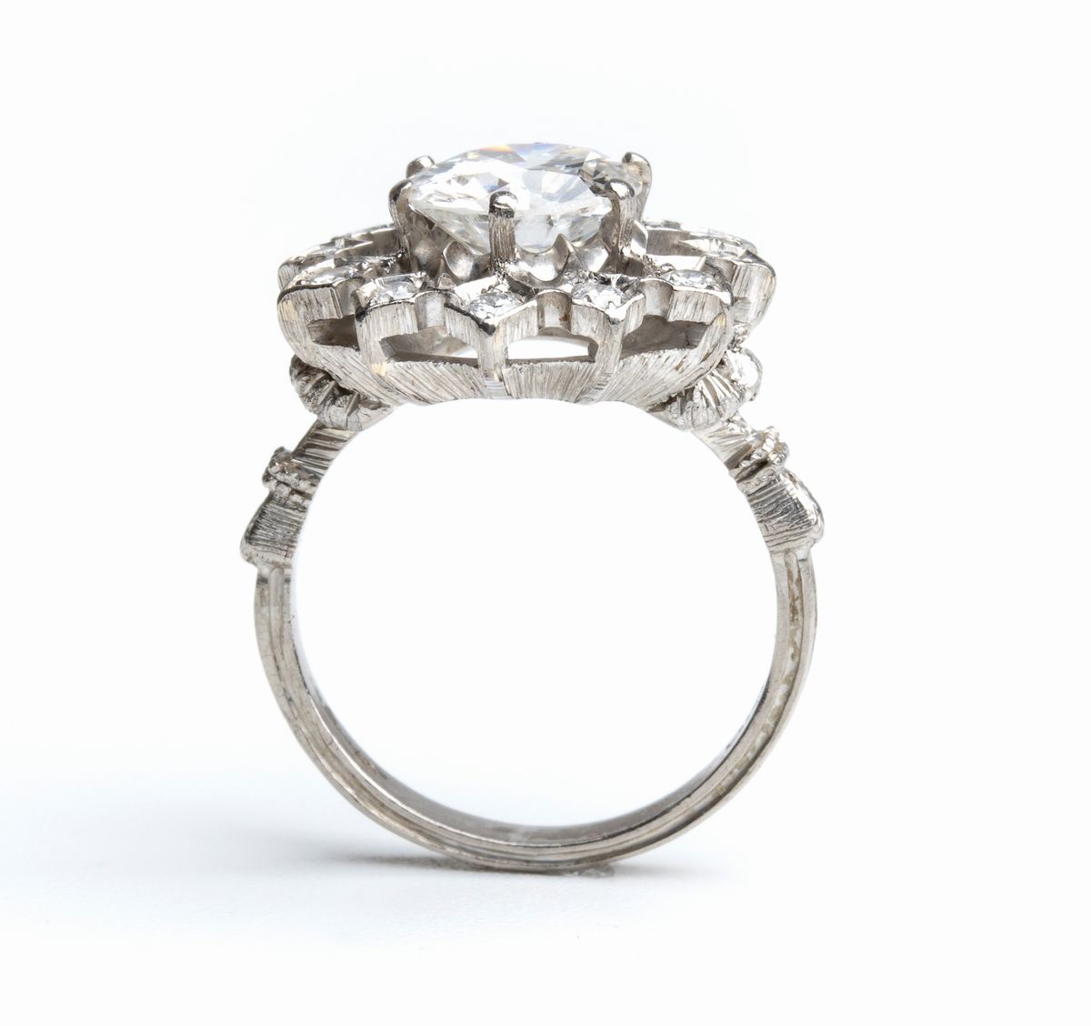 Anello in oro con diamante centrale circa 1.70 ct