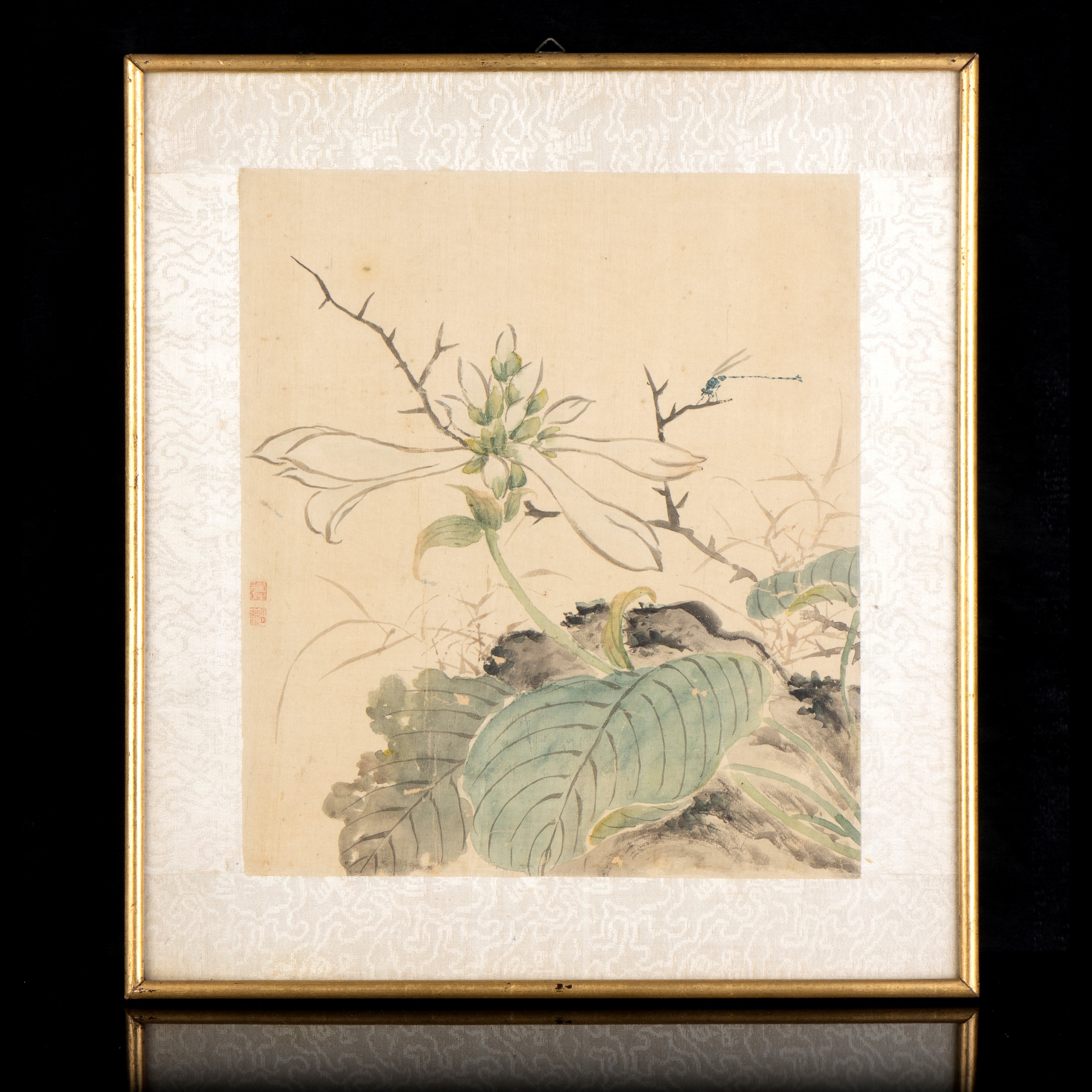 TRE DIPINTI A INCHIOSTRO E COLORI SU SETA CON COMPOSIZIONI FLOREALI