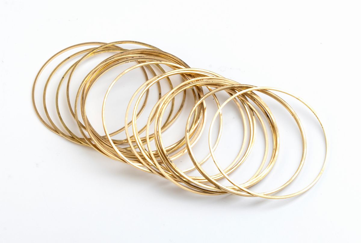 Lotto di 23 bracciali in oro