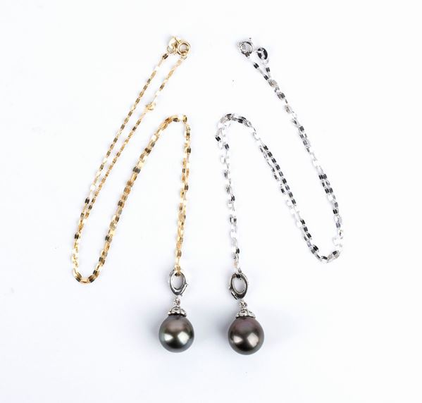 Two gold necklace with Tahitian pearl