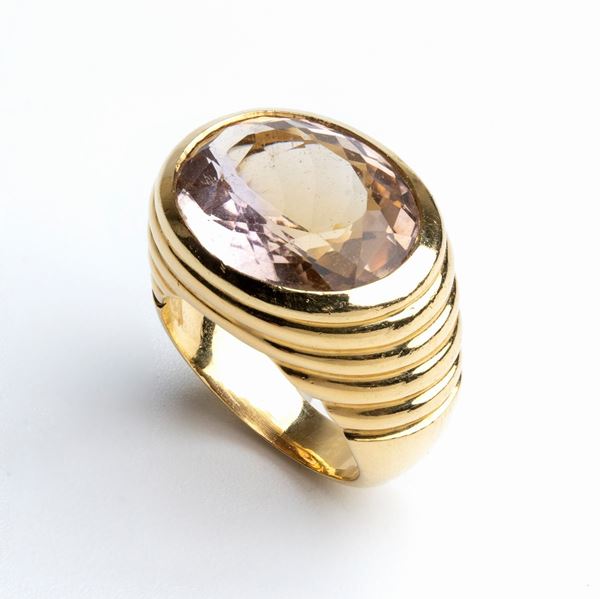 Pink stone gold ring 