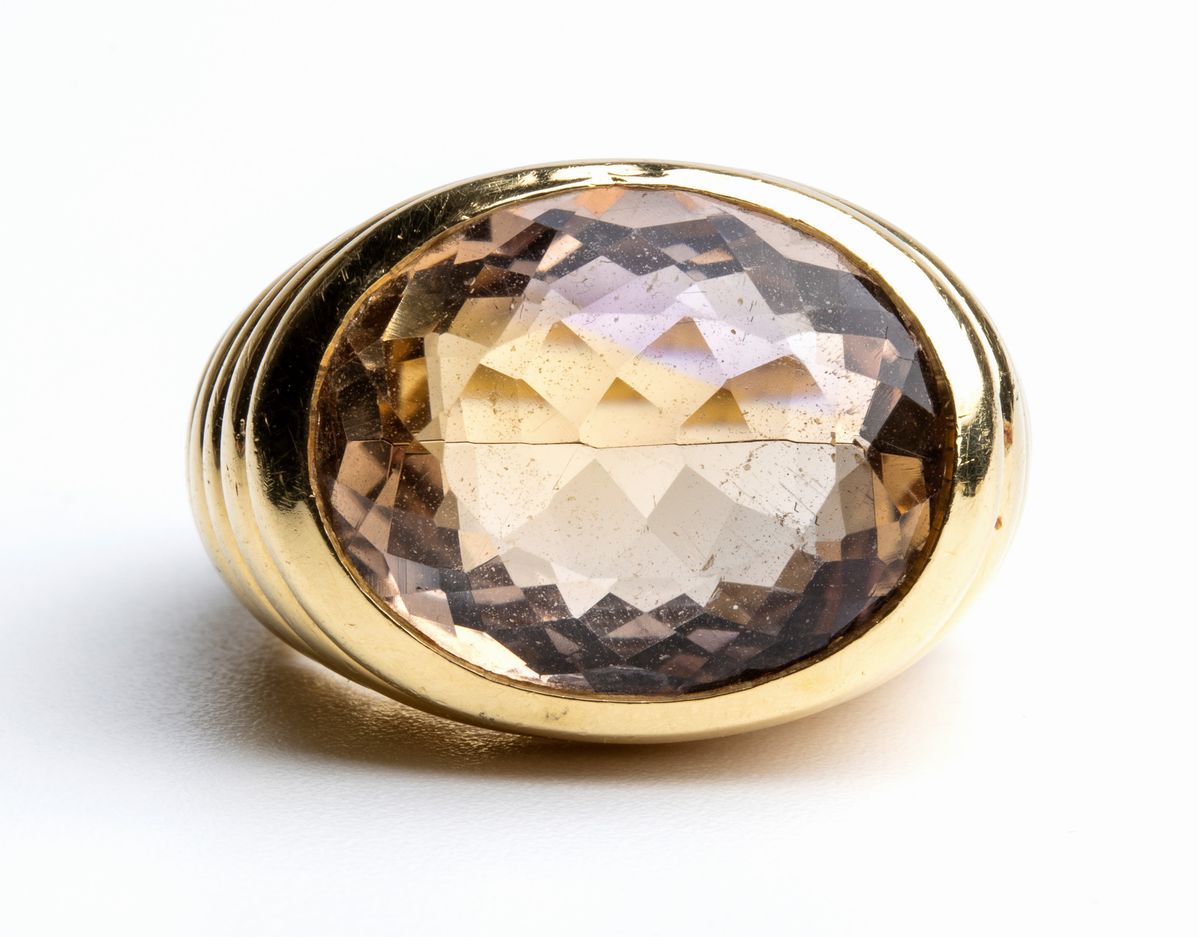 Anello in Oro con Pietra Rosa