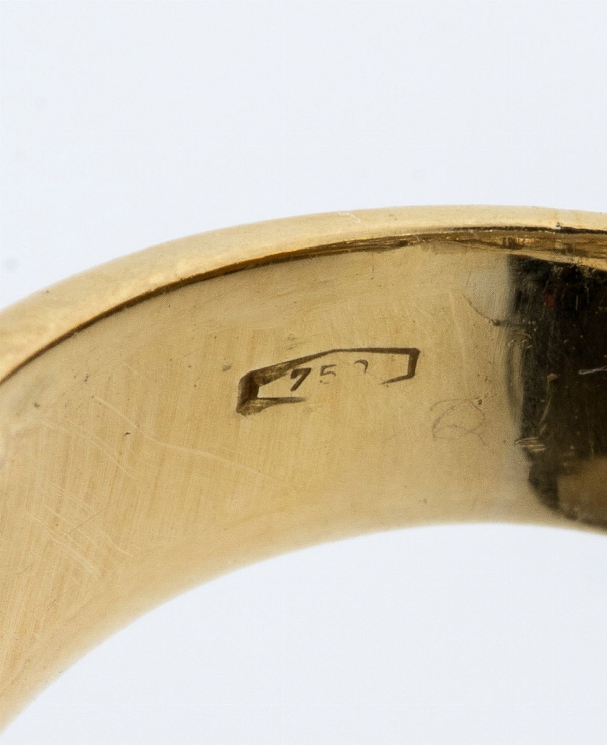 Anello in oro con pavé di diamanti