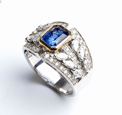 Anello a Fascia in Oro con Zaffiro e Diamanti