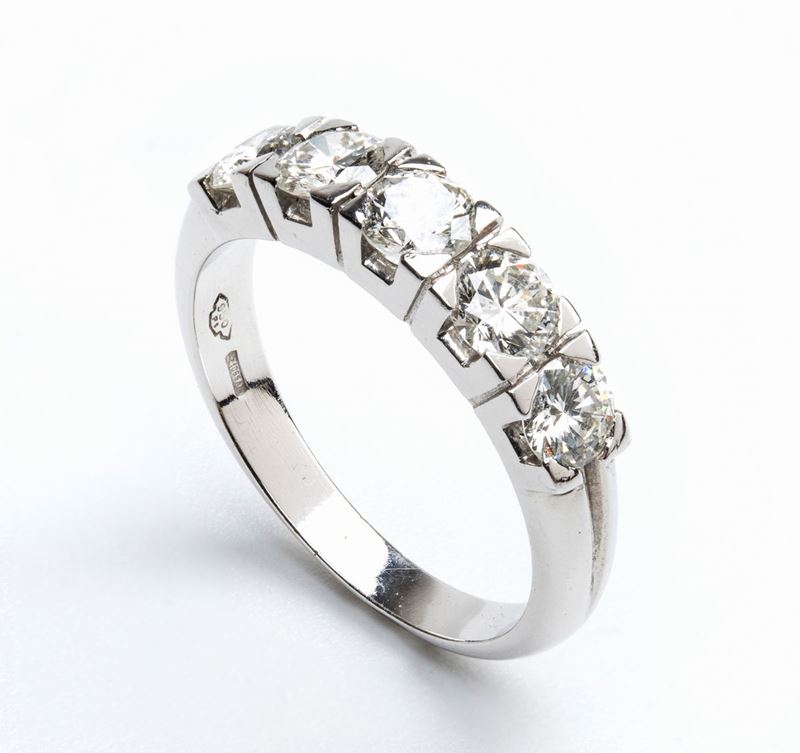 Anello veretta in platino e diamanti