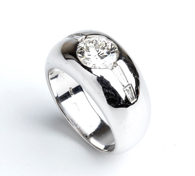 Anello a fascia in oro con diamanti