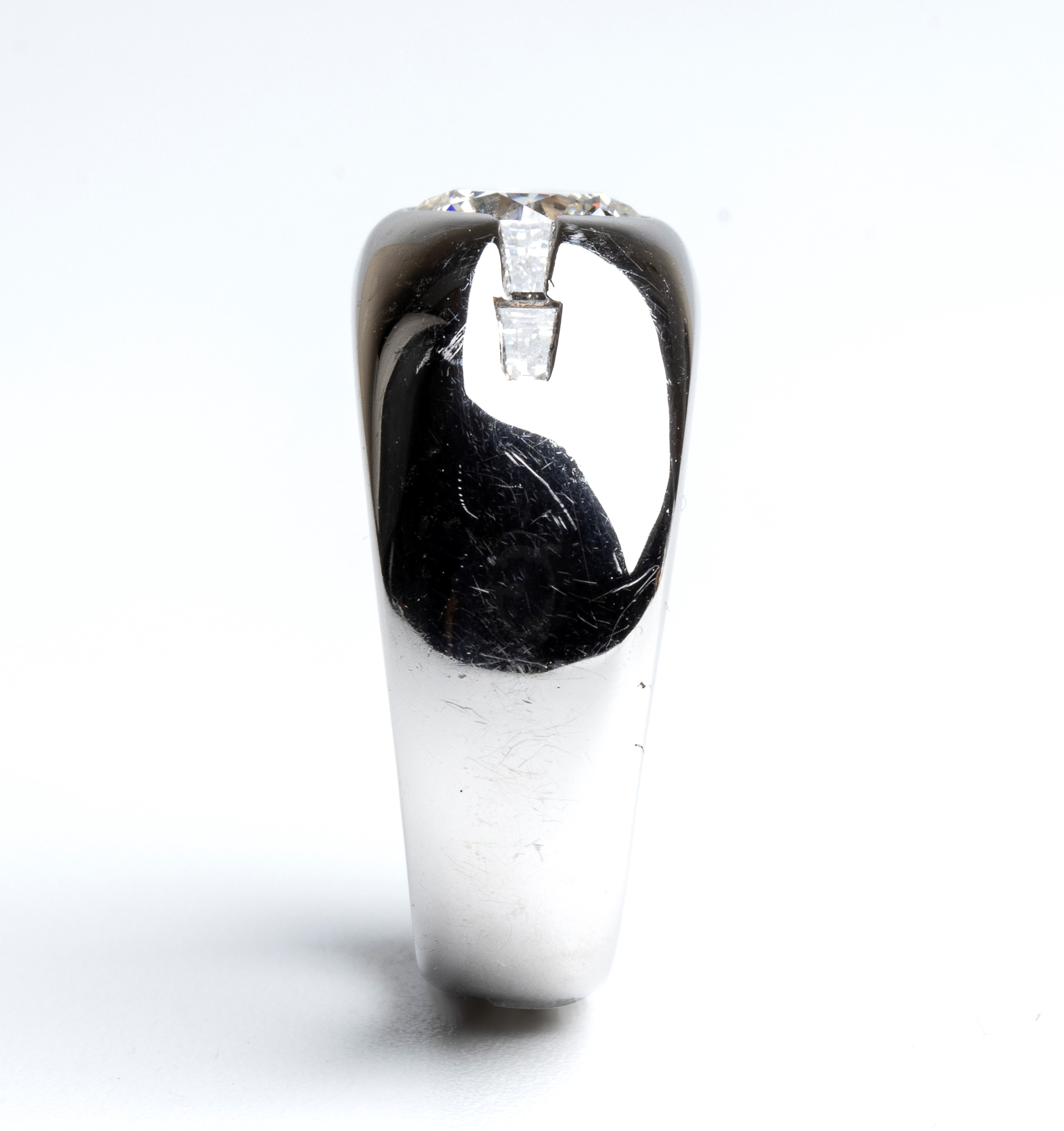 Anello a fascia in oro con diamanti