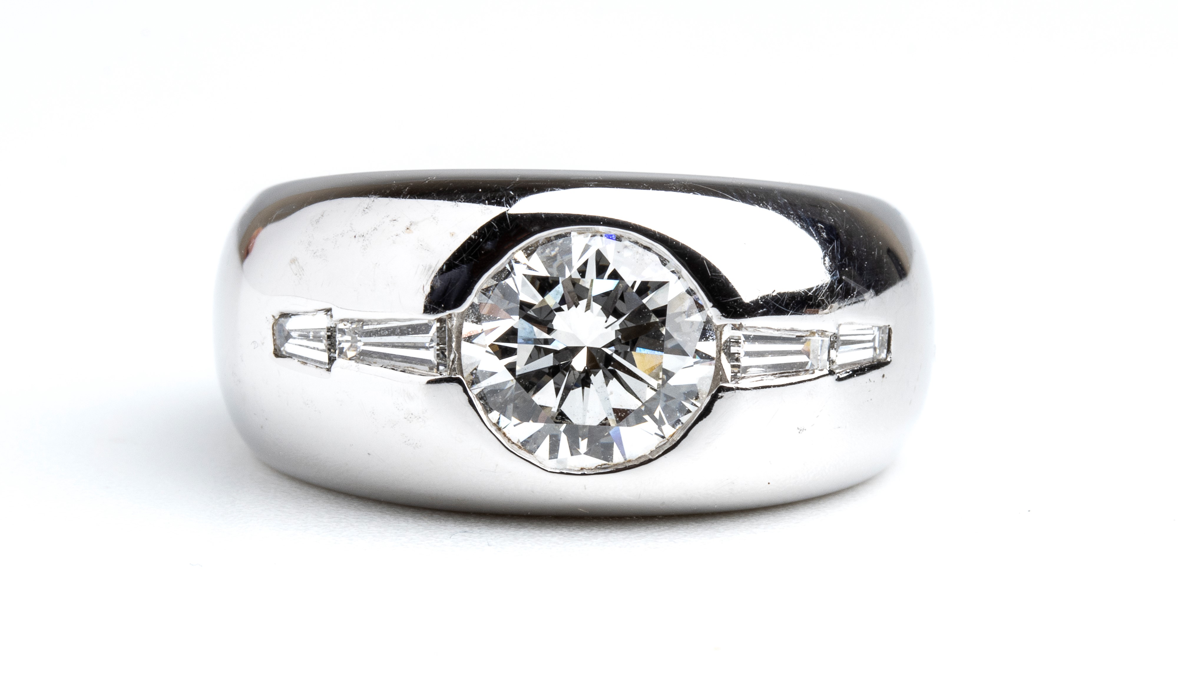 Anello a fascia in oro con diamanti