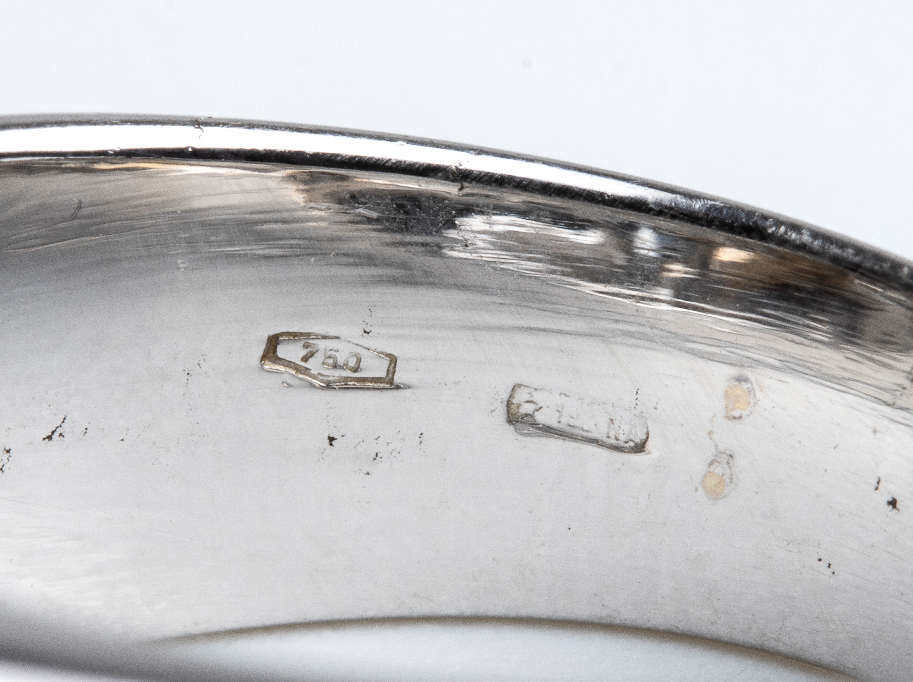 Anello a fascia in oro con diamanti