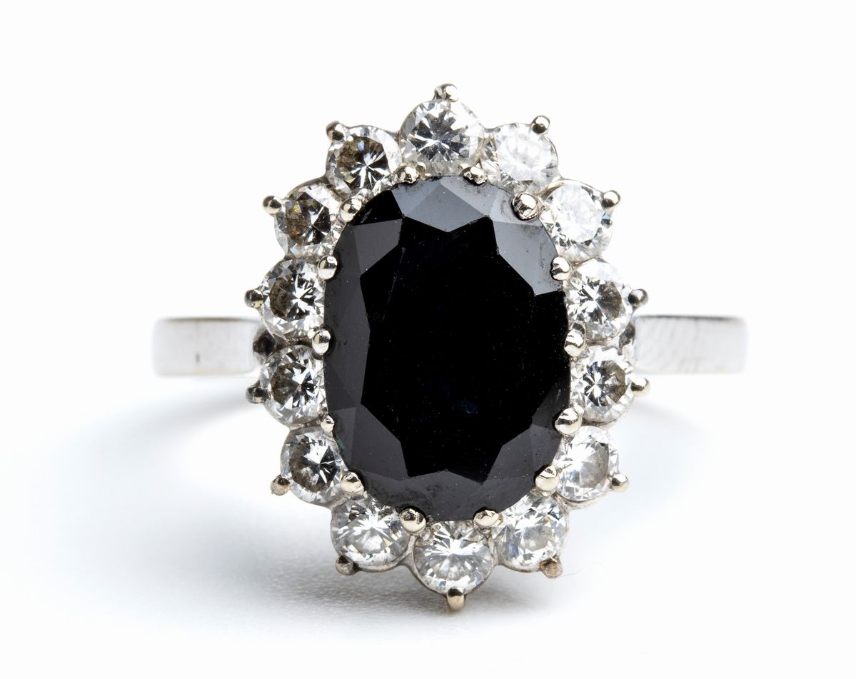 Anello in Oro con Zaffiro e Diamanti