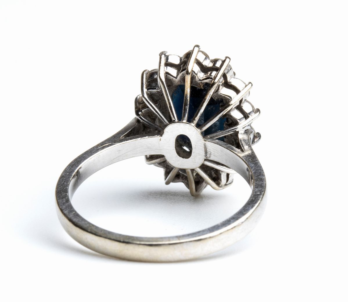 Anello in Oro con Zaffiro e Diamanti
