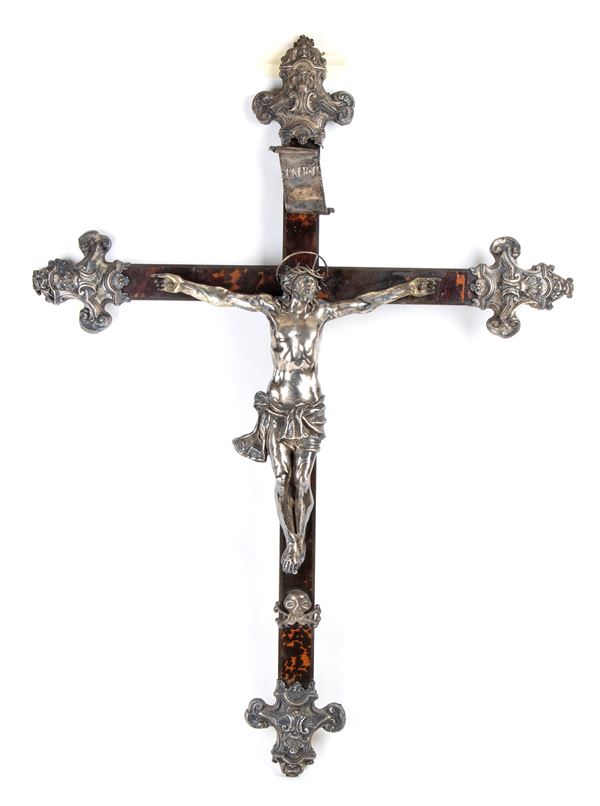 Crocifisso in argento con croce in tartaruga