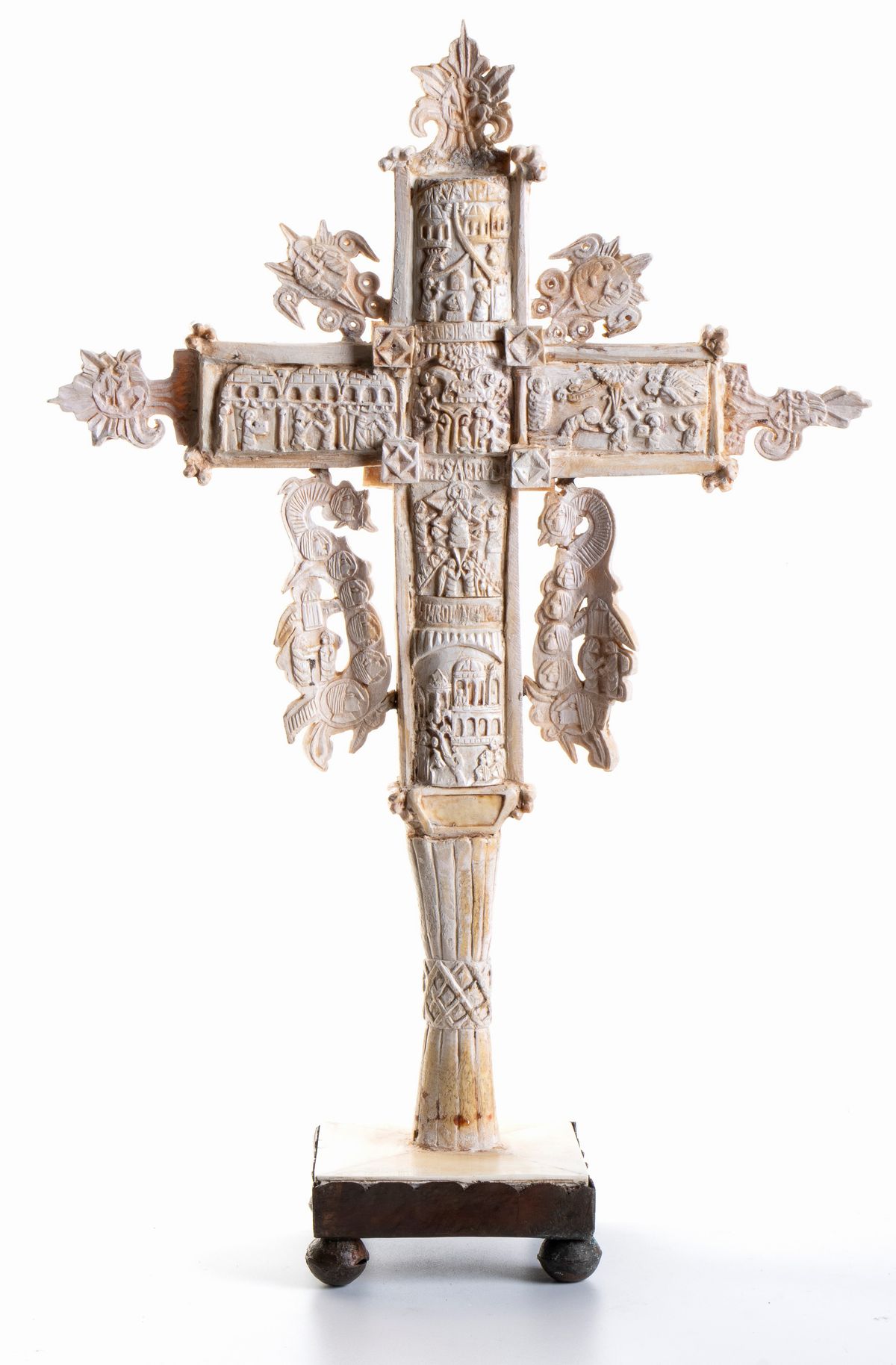 Croce da Altare in Osso Scolpito nei Modi della Rafail's Cross