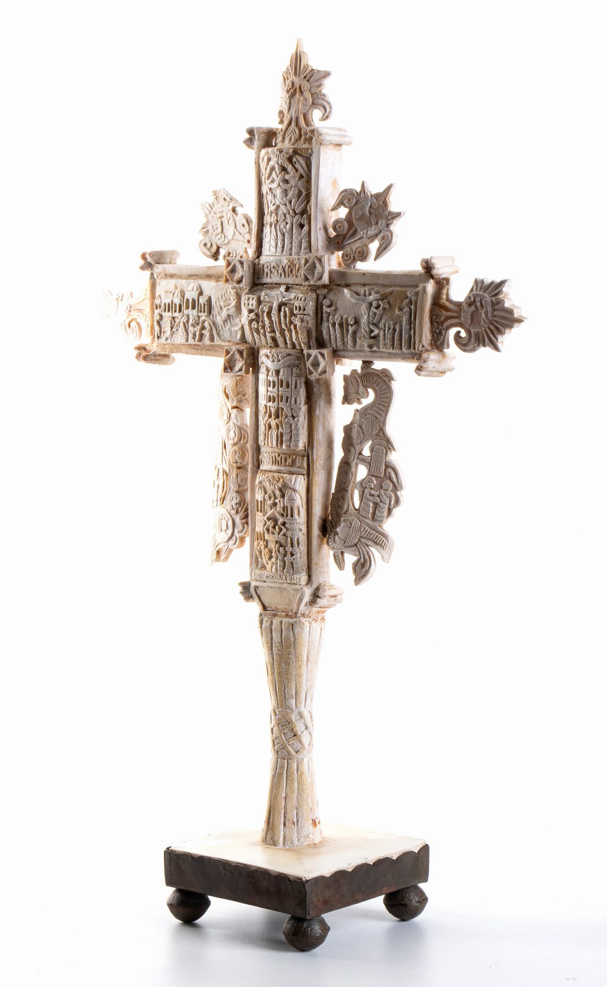 Croce da Altare in Osso Scolpito nei Modi della Rafail's Cross