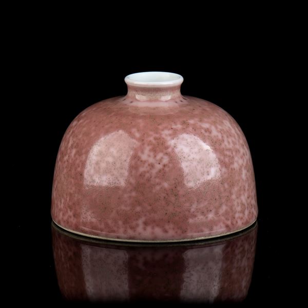 A 'PEACH BLOOM' GLAZED PORCELAIN WATER POT, TABAIZUN