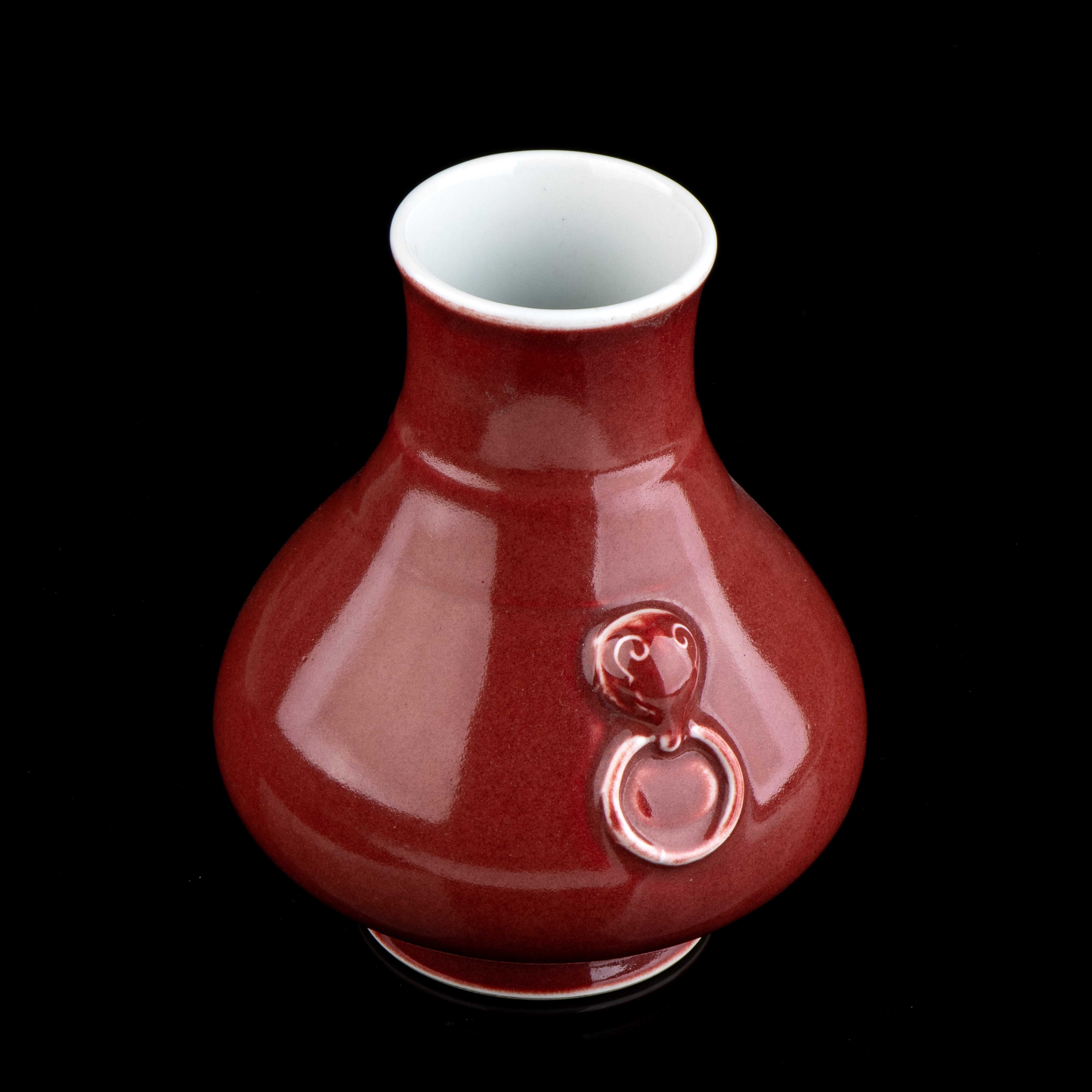 Vaso in Porcellana con Invetriatura Rossa