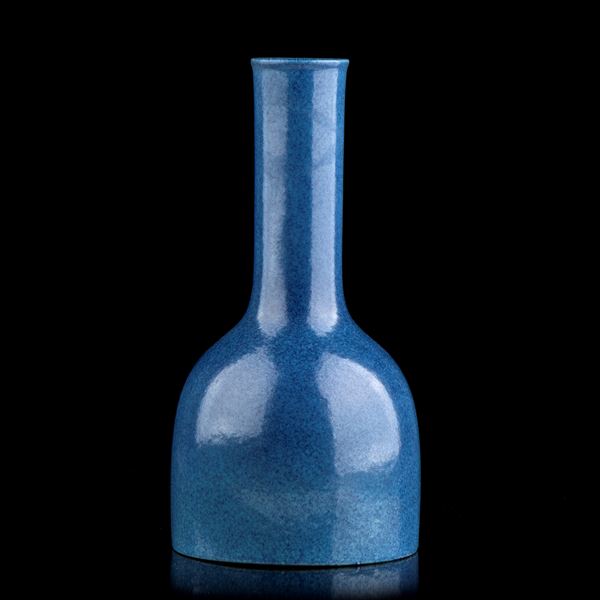 A 'ROBIN'S EGG' GLAZED PORCELAIN BOTTLE VASE