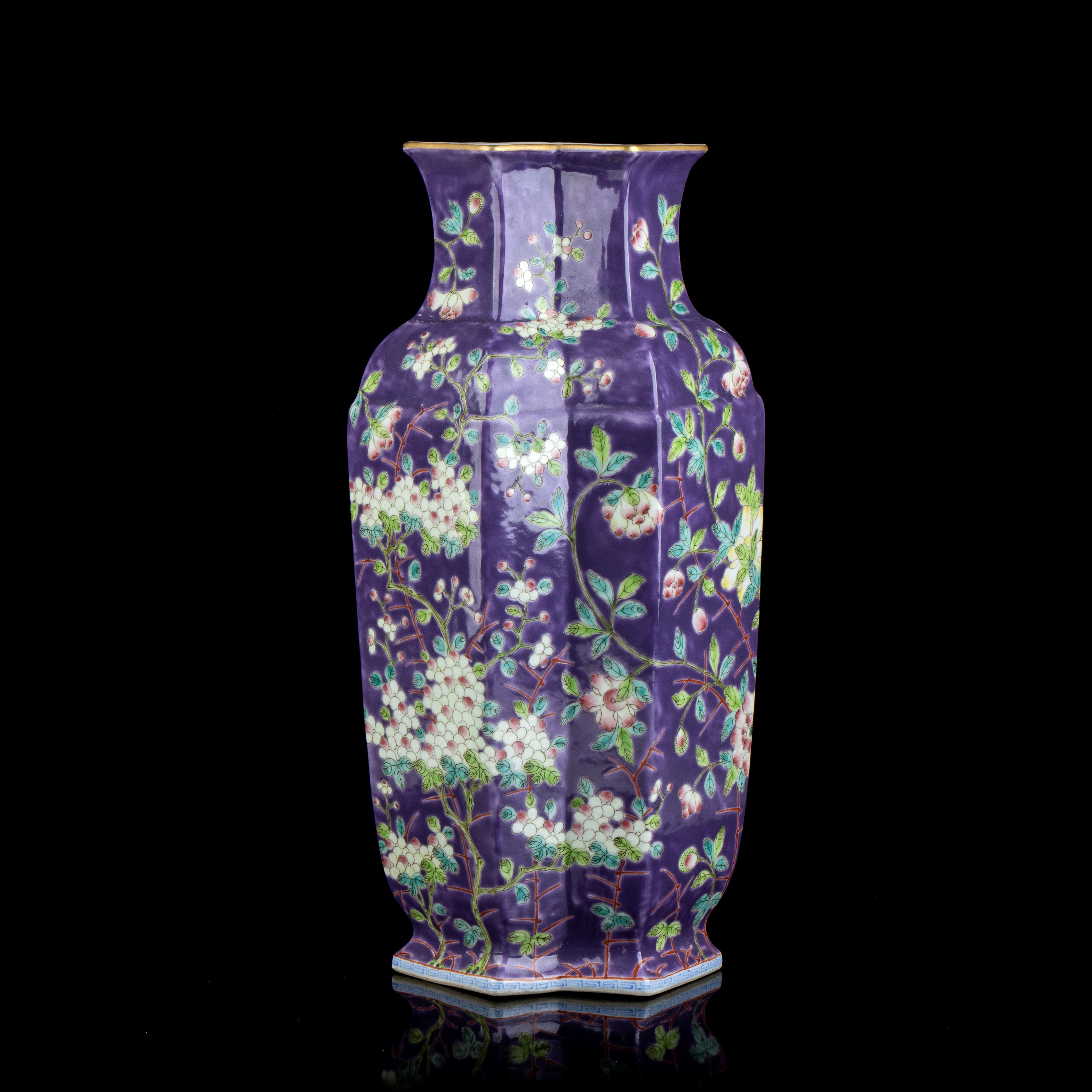 Vaso in Porcellana con Decoro a Smalti Policromi