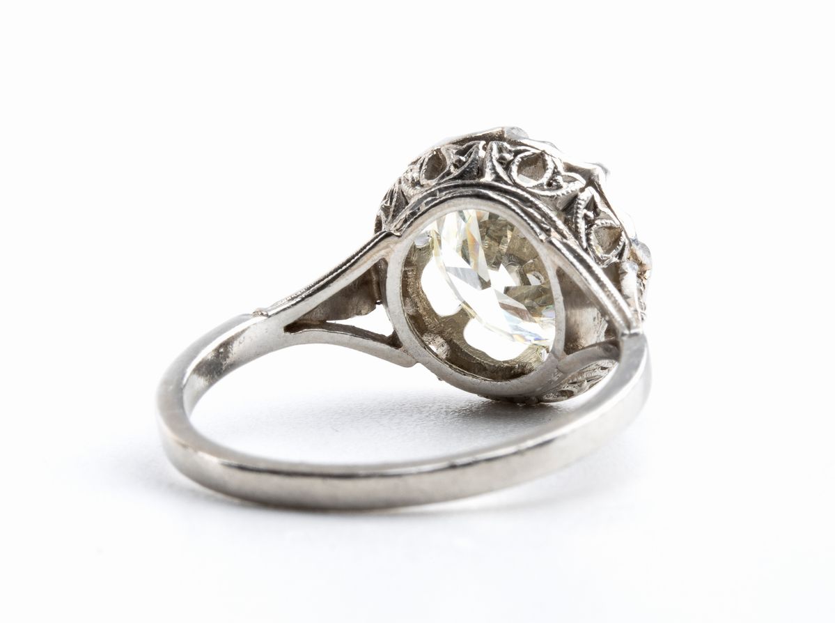 Anello solitario in oro con diamante centrale circa 2.20 ct