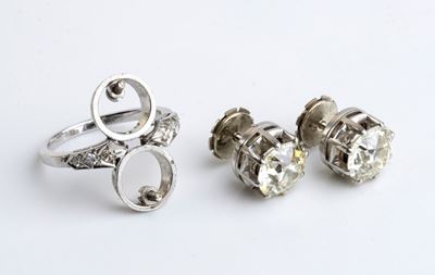 Anello in Platino con Coppia di Diamanti, Trasformabile in un Paio di Orecchini - Anni '30
