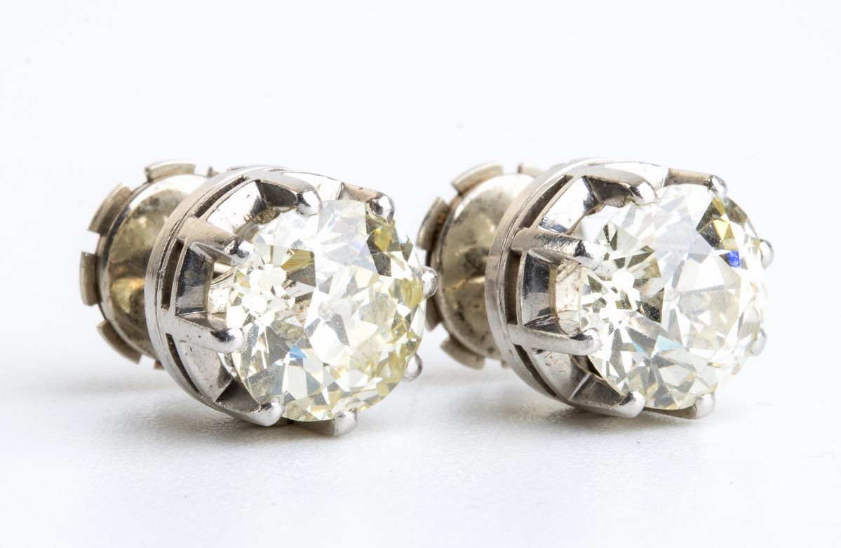 Anello in Platino con Coppia di Diamanti, Trasformabile in un Paio di Orecchini - Anni '30