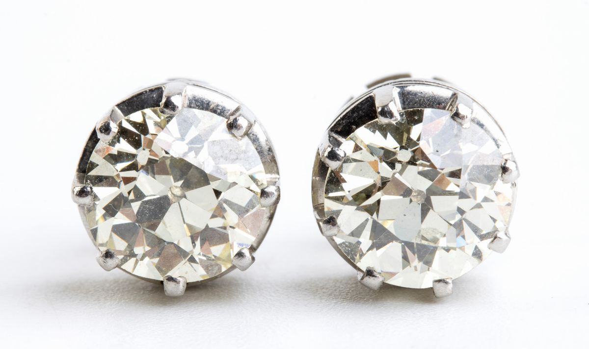 Anello in Platino con Coppia di Diamanti, Trasformabile in un Paio di Orecchini - Anni '30