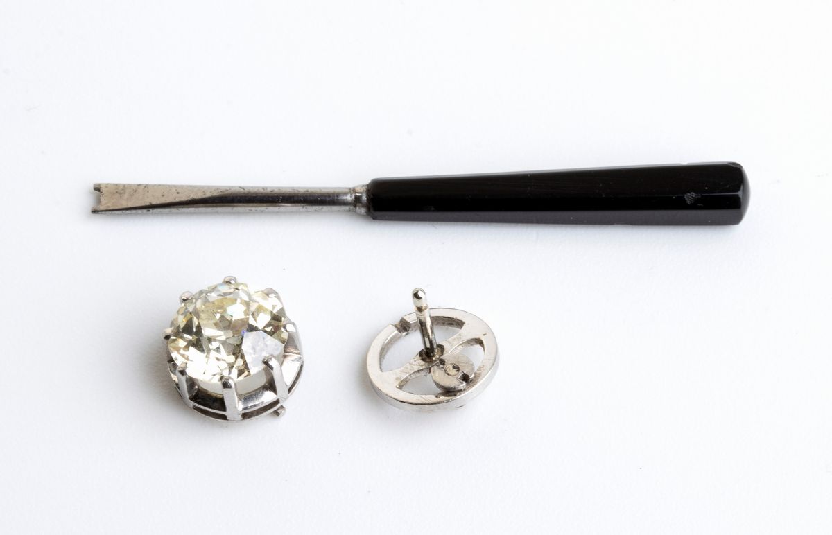 Anello in Platino con Coppia di Diamanti, Trasformabile in un Paio di Orecchini - Anni '30