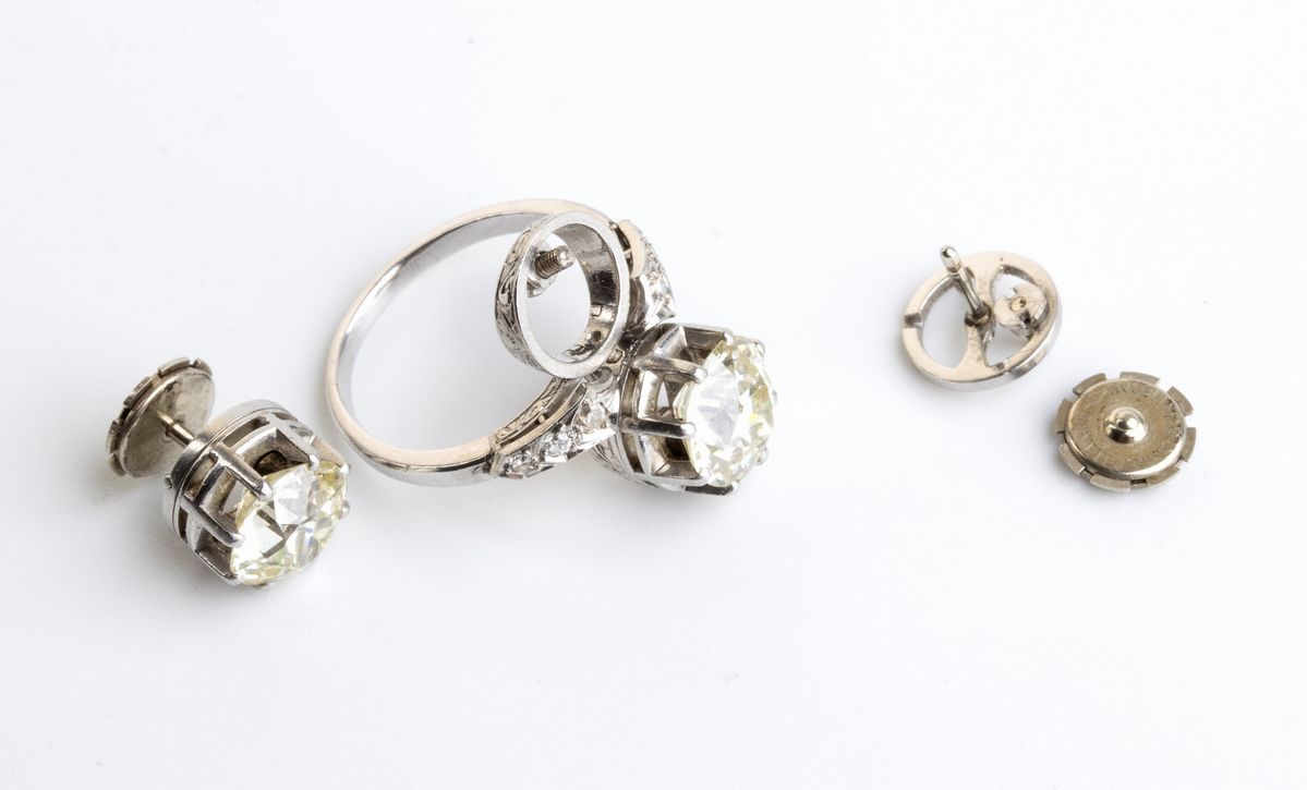 Anello in Platino con Coppia di Diamanti, Trasformabile in un Paio di Orecchini - Anni '30