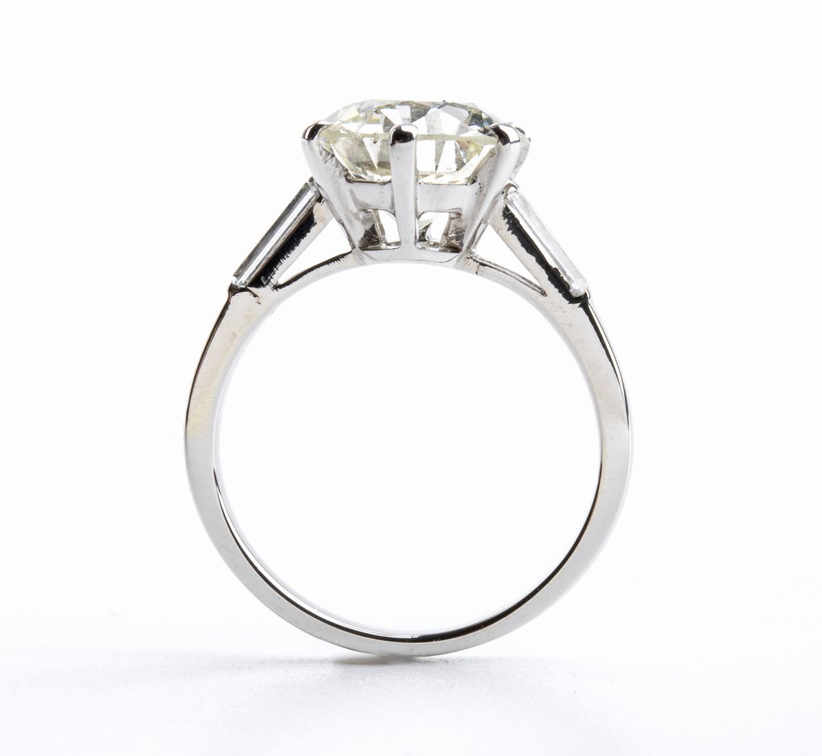 Anello Solitario in Oro e Diamanti