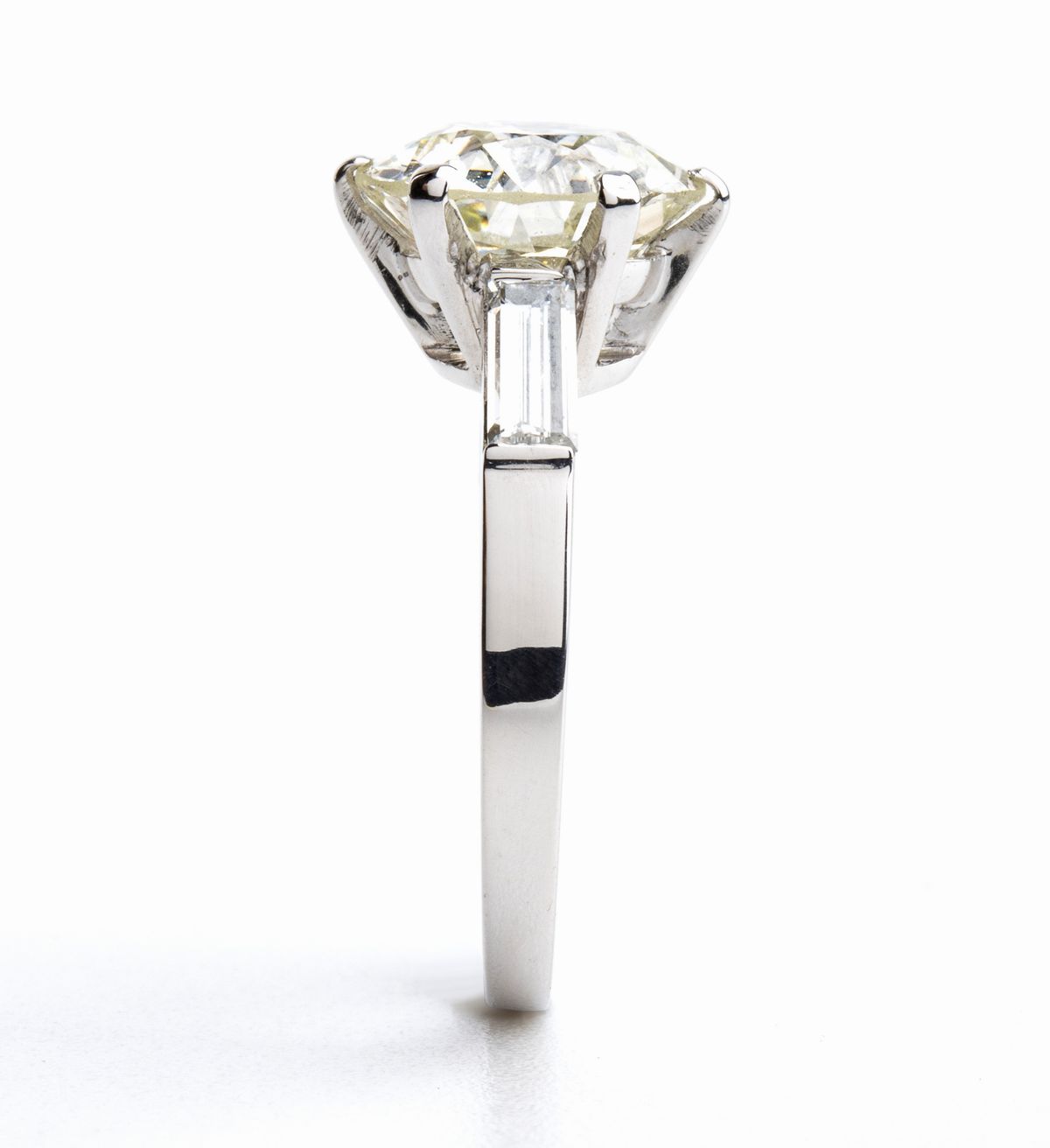 Anello Solitario in Oro e Diamanti