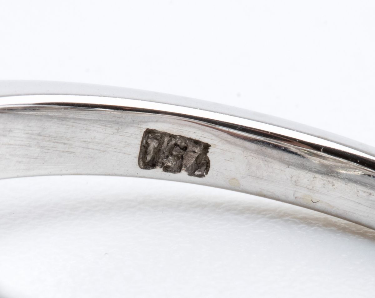 Anello Solitario in Oro e Diamanti