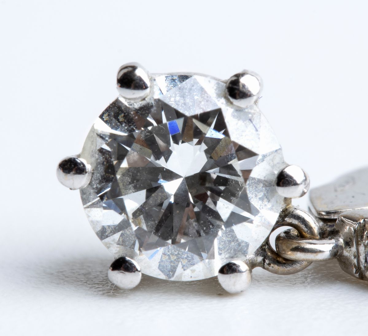 Orecchini pendenti con diamanti