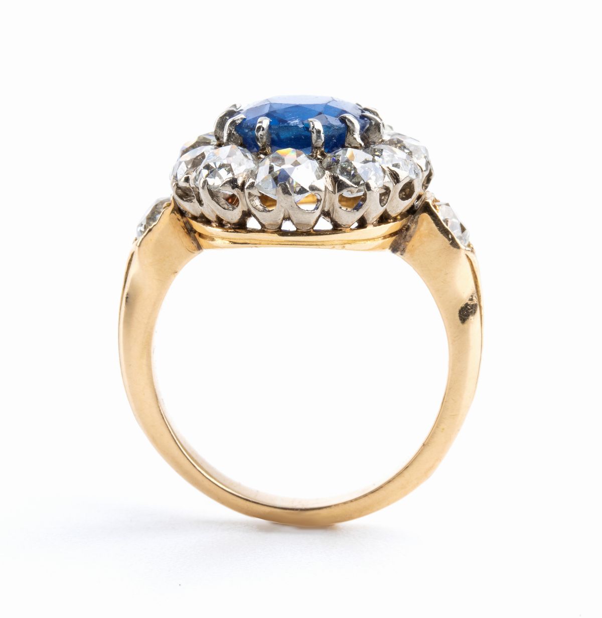 Anello in Oro con Zaffiro Burma e Diamanti