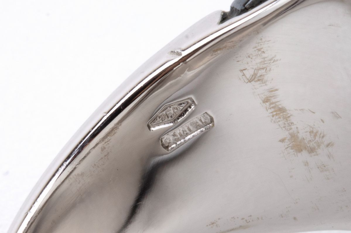 DAMIANI: anello a fascia in oro ceramica e corindoni rosa