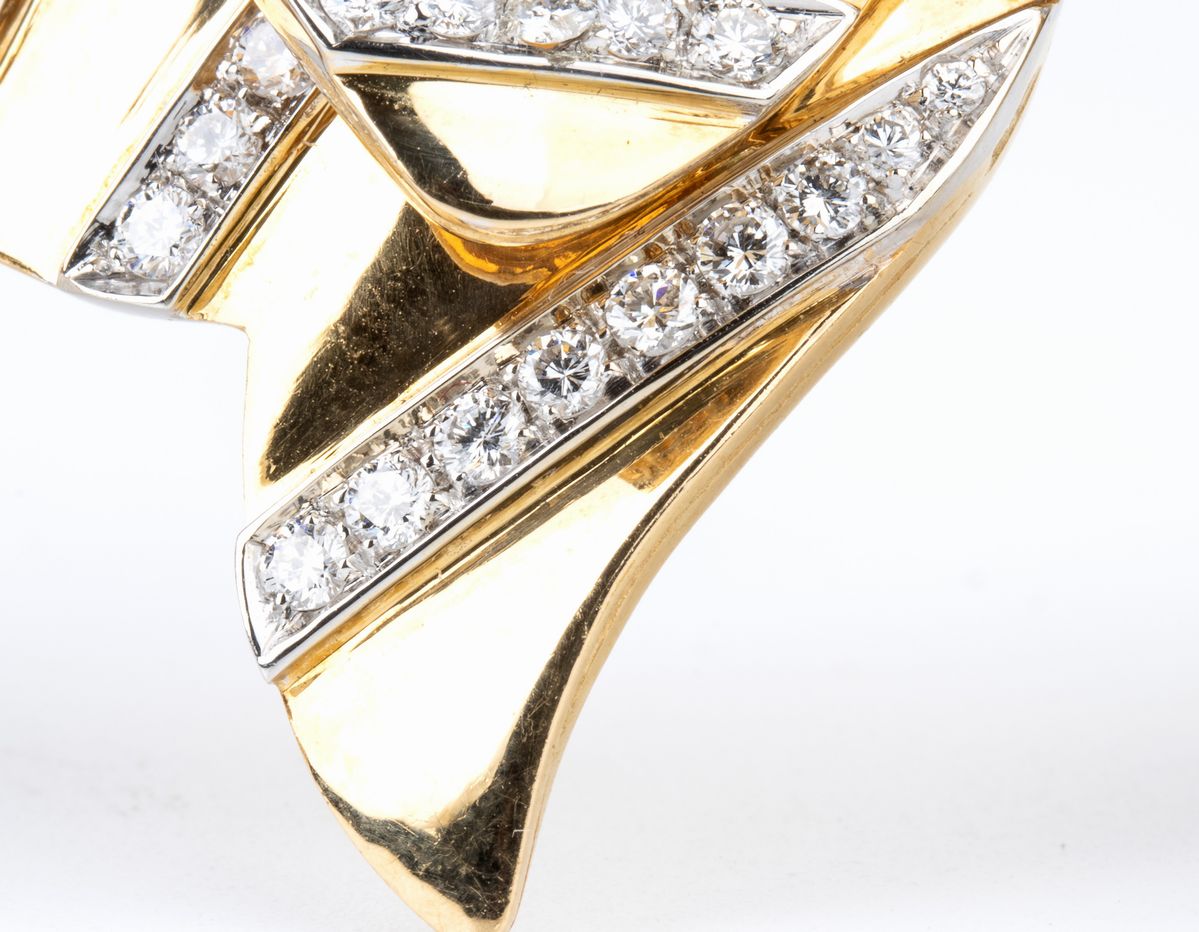 REPOSSI: spilla ed orecchini a fiocco in oro con diamanti