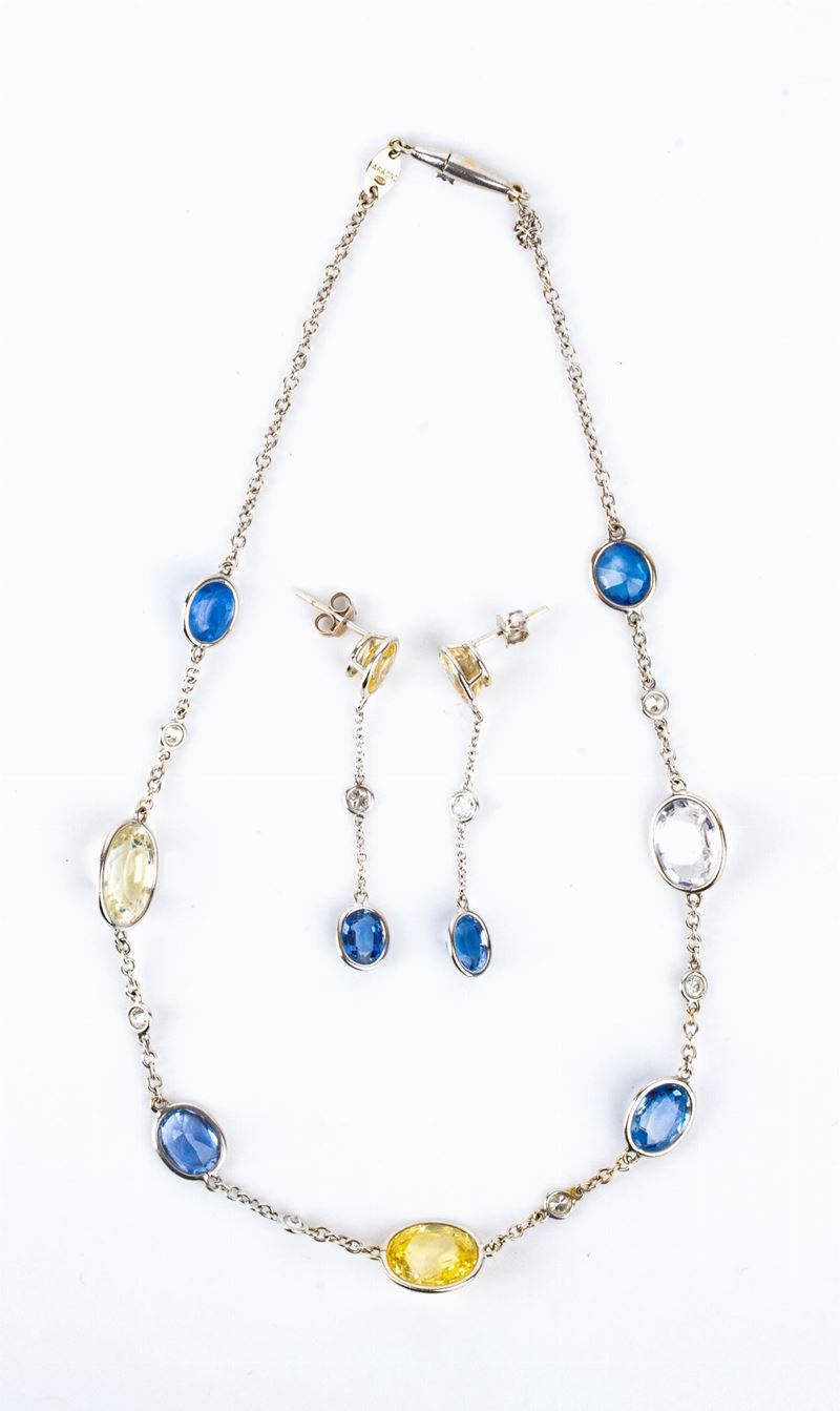 FARAONE: demi parure composta da una collana ed un paio di orecchini con zaffiri, corindoni vari ...