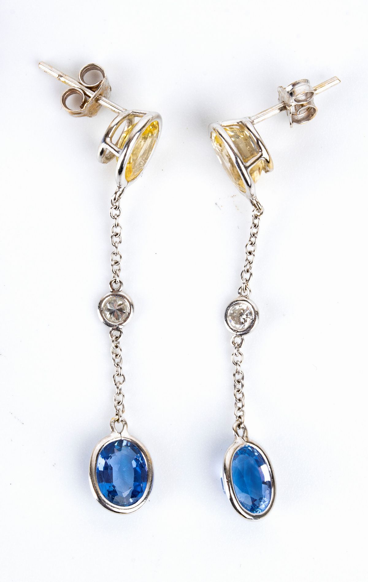 FARAONE: demi parure composta da una collana ed un paio di orecchini con zaffiri, corindoni vari ...