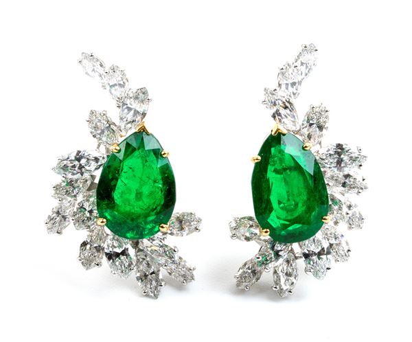 VENTRELLA: orecchini in oro con due gocce di smeraldo e diamanti